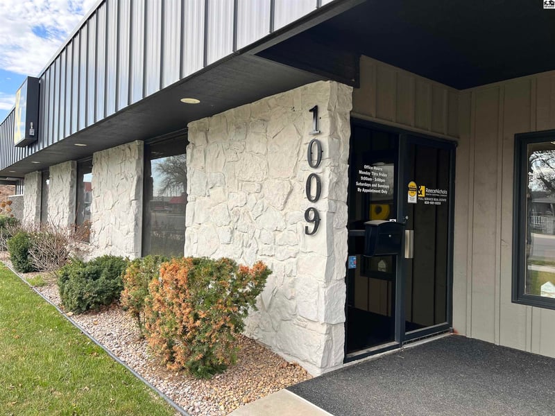 1009 Main St, Hutchinson, KS 67501