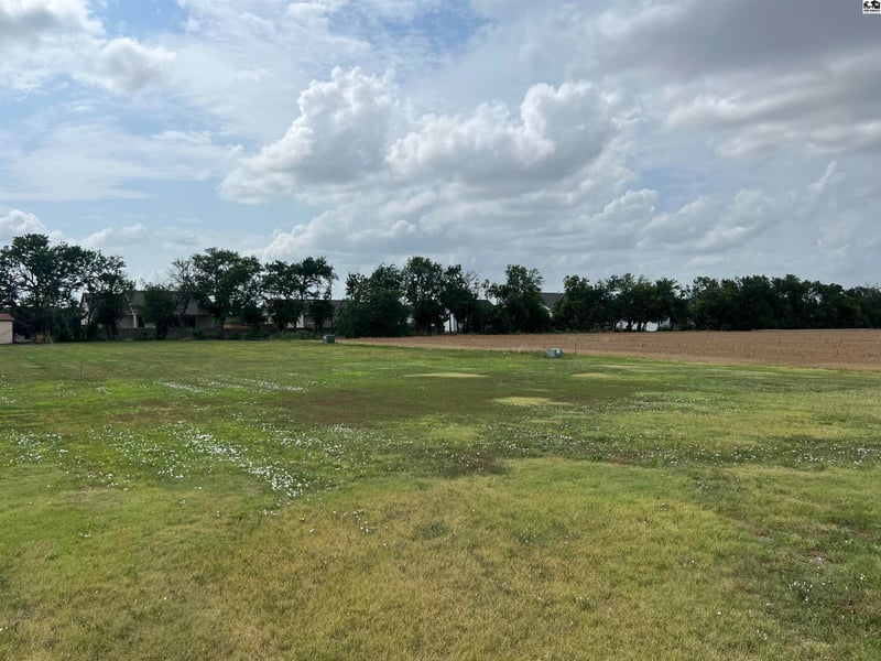 901 Veranda Lake Dr, Mcpherson, KS 67460