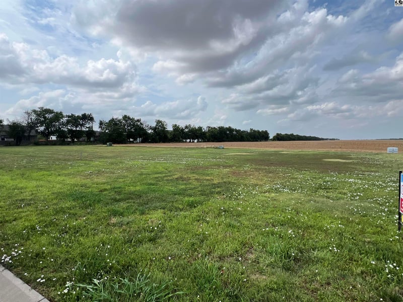 901 Veranda Lake Dr, Mcpherson, KS 67460