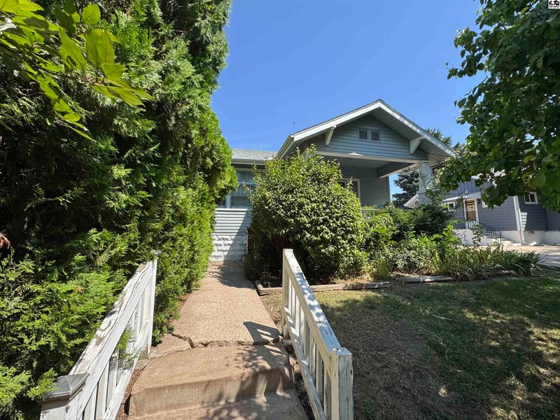612 W 3rd St, Pratt, KS 67124