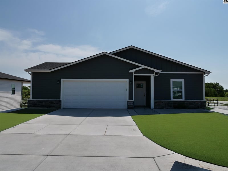 1025 Spring Creek Rd, Mcpherson, KS 67460