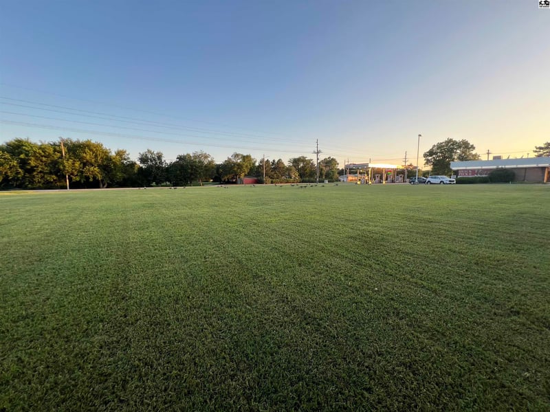 1207 1st St, Mcpherson, KS 67460