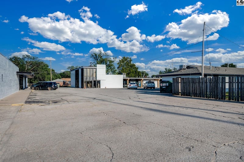 510 17th Ave, Hutchinson, KS 67501