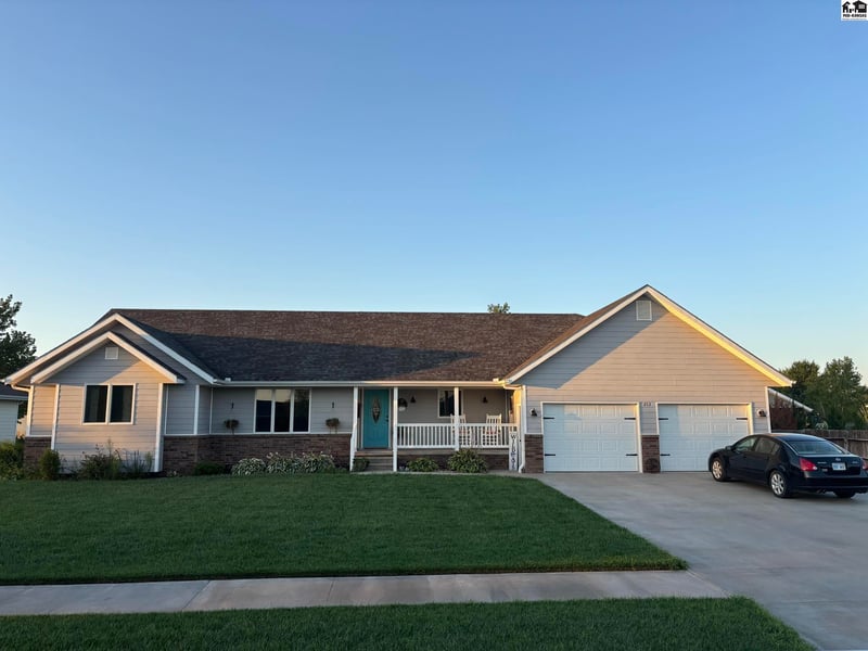 213 Unruh St, Moundridge, KS 67107