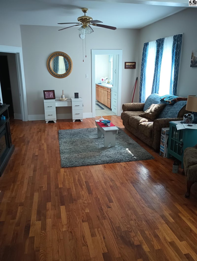 418 East Avenue South, Lyons, KS 67554