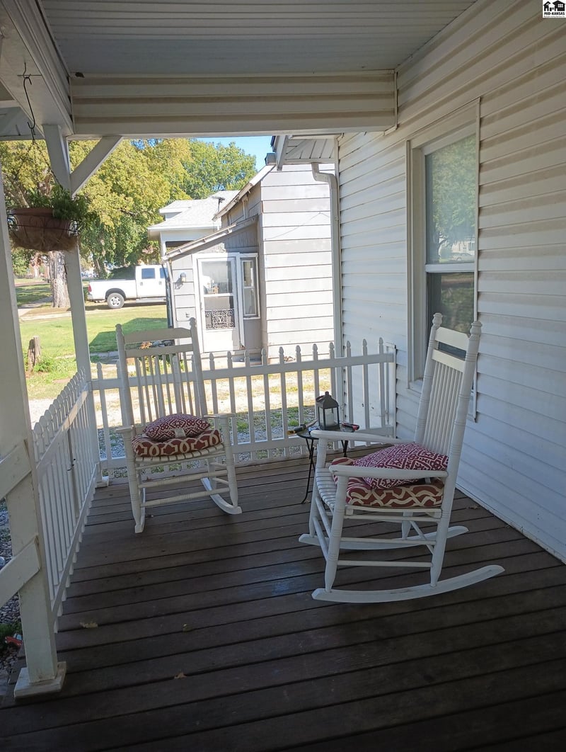 418 East Avenue South, Lyons, KS 67554