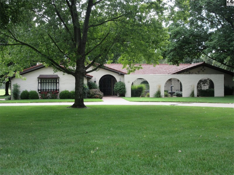 76 Willowbrook Rd, Hutchinson, KS 67502