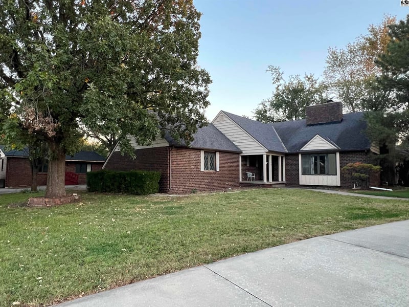 1224 Countryside Dr, Mcpherson, KS 67460