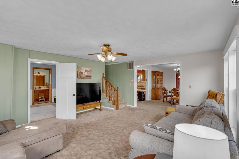 311 26th Ave, Moundridge, KS 67107