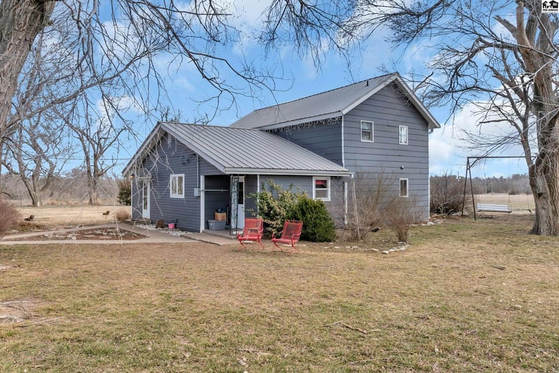 311 26th Ave, Moundridge, KS 67107