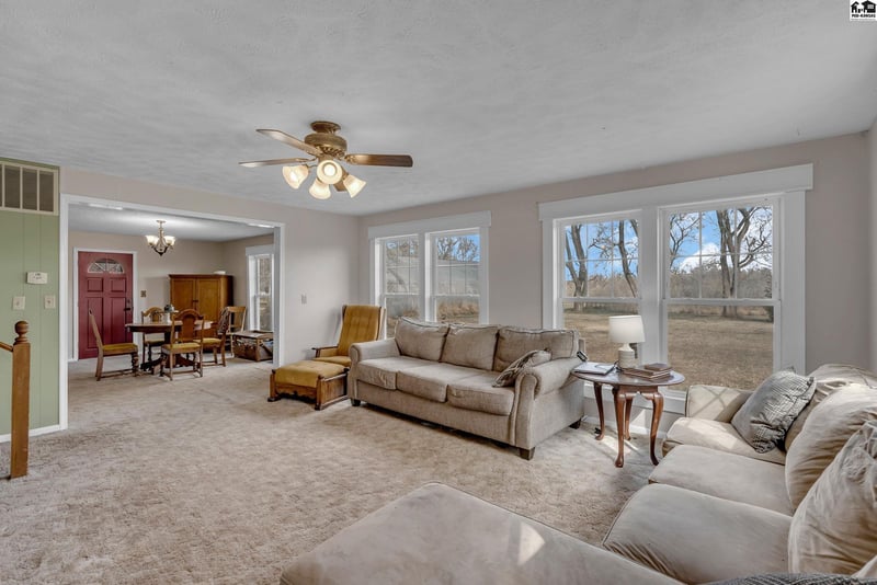 311 26th Ave, Moundridge, KS 67107