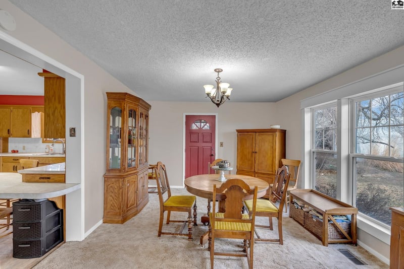 311 26th Ave, Moundridge, KS 67107