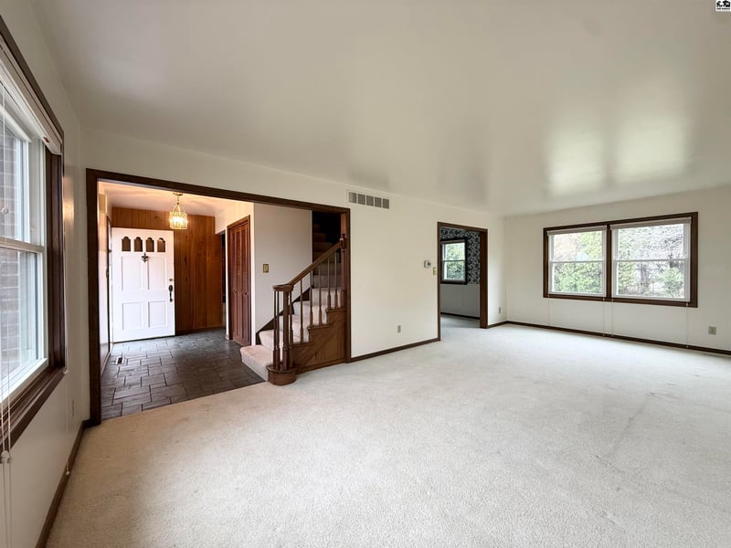 40 Tomahawk Rd, Hutchinson, KS 67502