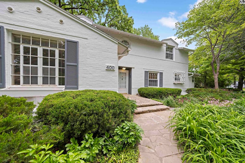 400 Hyde Park Dr, Hutchinson, KS 67502