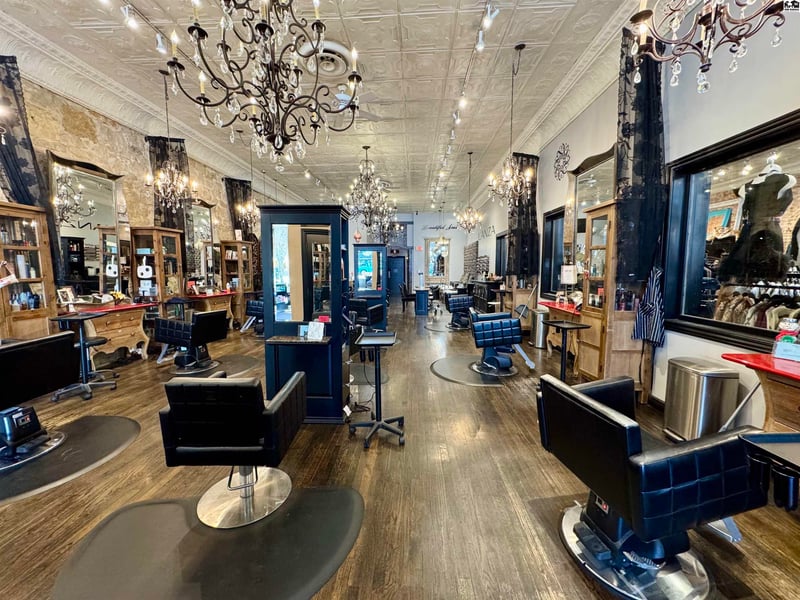 16 Main St, Hutchinson, KS 67501