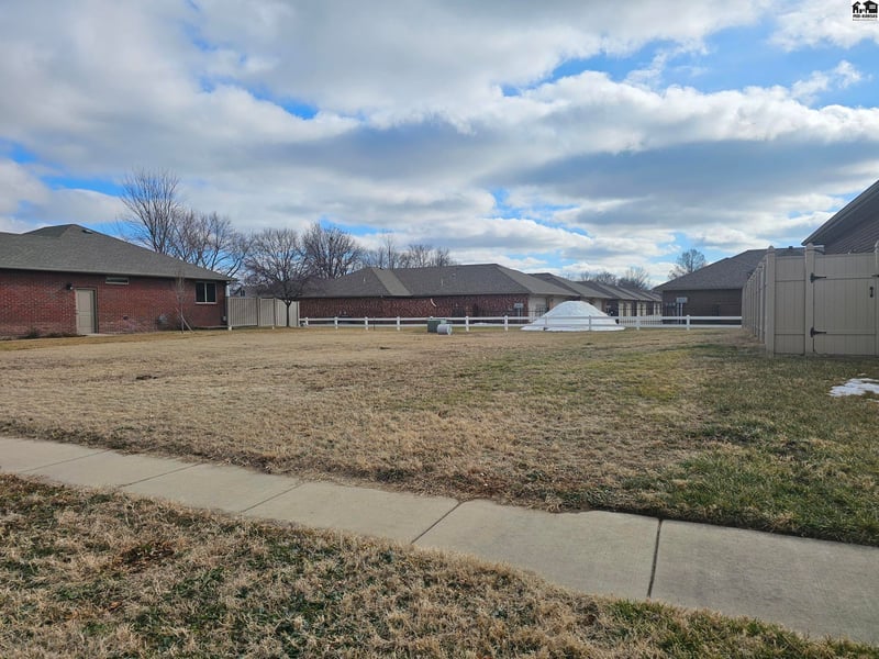 00000 Westminster Dr, Hutchinson, KS 67502