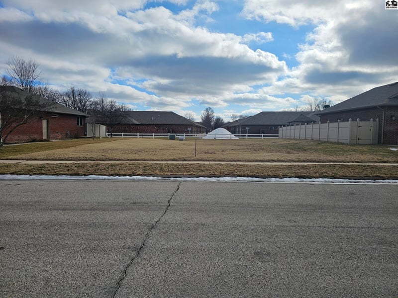 00000 Westminster Dr, Hutchinson, KS 67502