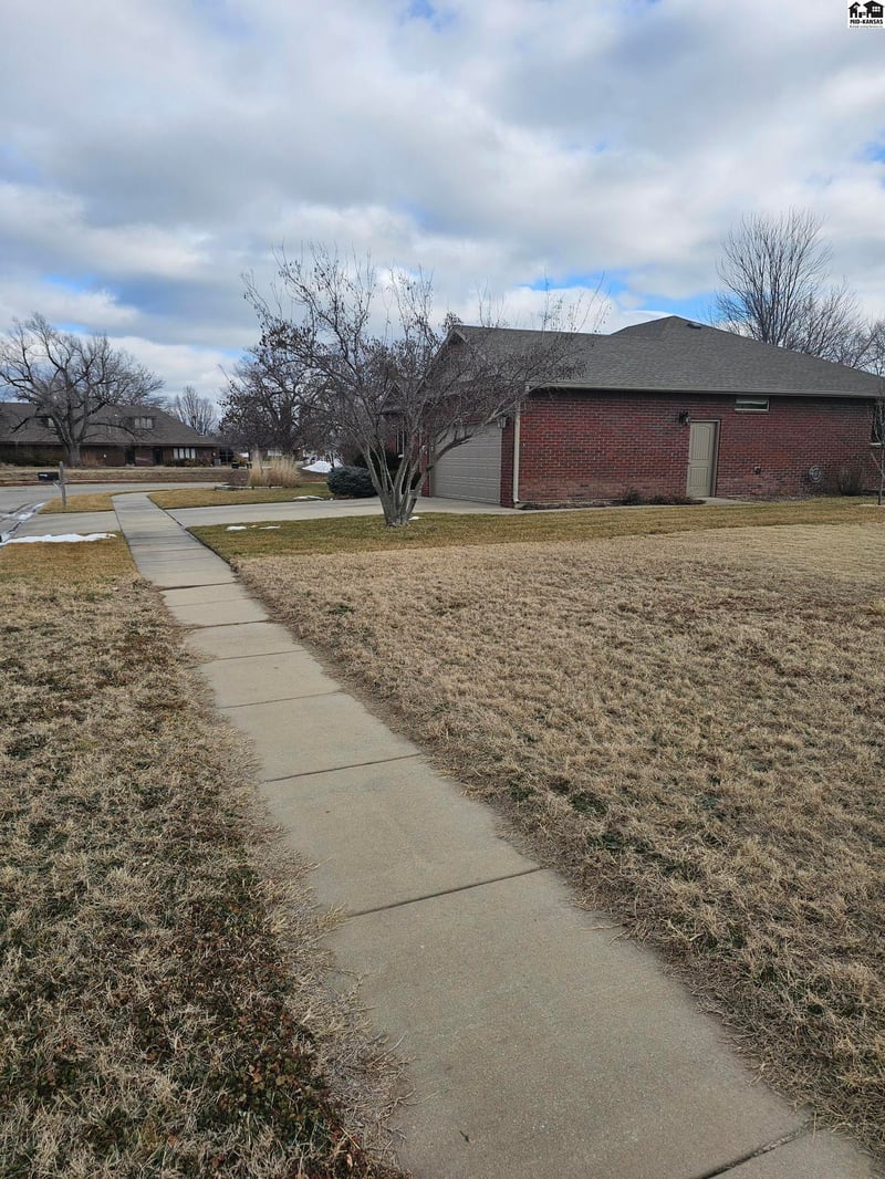 00000 Westminster Dr, Hutchinson, KS 67502