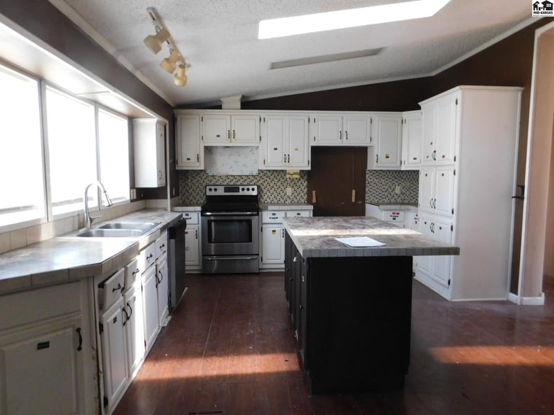 202 Avenue D, South Hutchinson, KS 67505