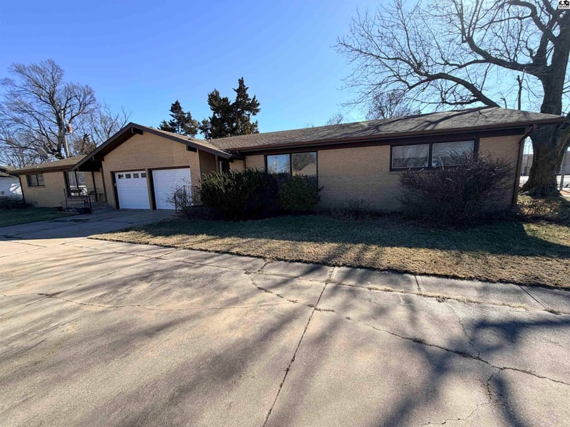 215 Main St, Canton, KS 67428