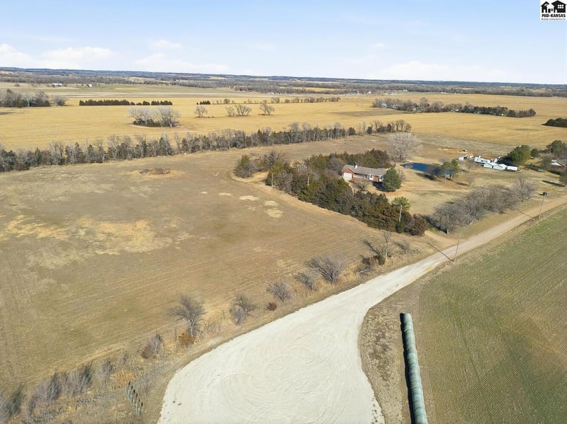 5804 50th Ave, Hutchinson, KS 67502