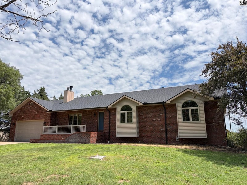 5804 50th Ave, Hutchinson, KS 67502