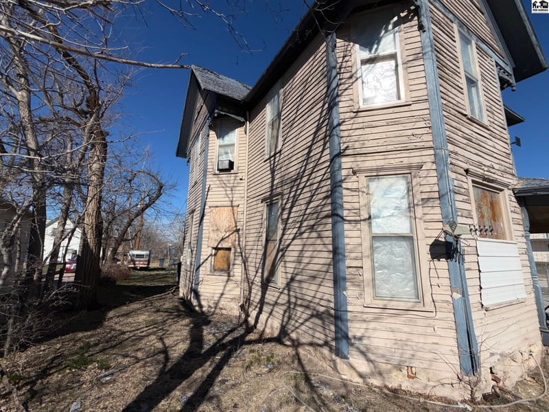 304 1st Ave, Hutchinson, KS 67501