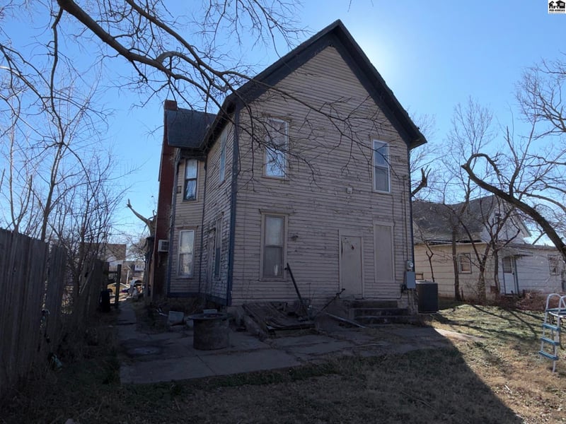 304 1st Ave, Hutchinson, KS 67501