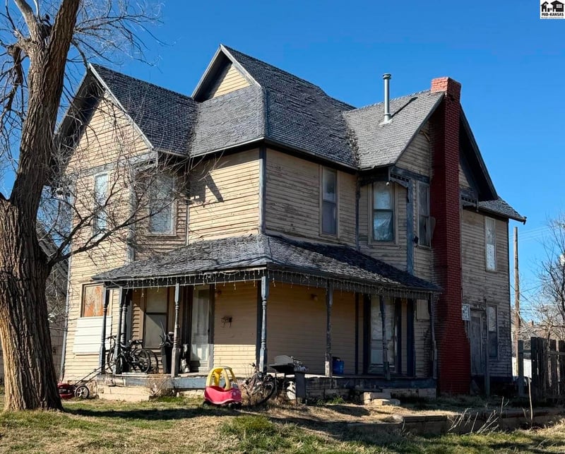 304 1st Ave, Hutchinson, KS 67501