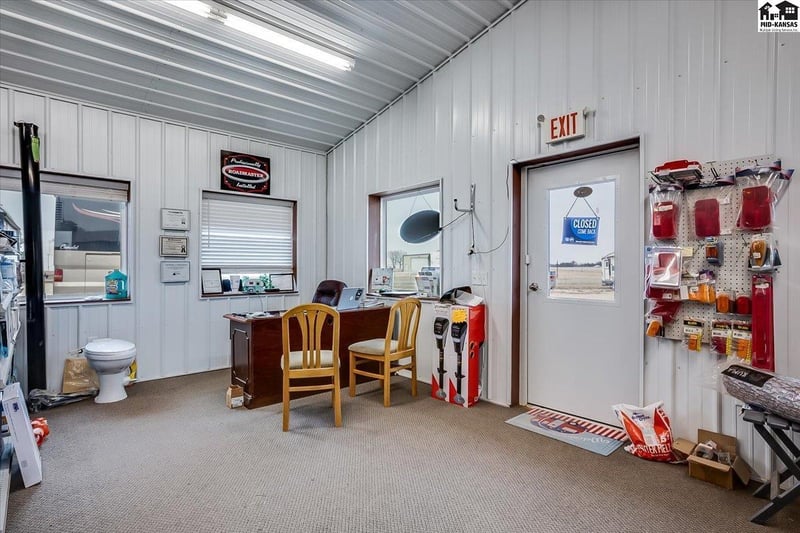 510 Main St, Haven, KS 67543