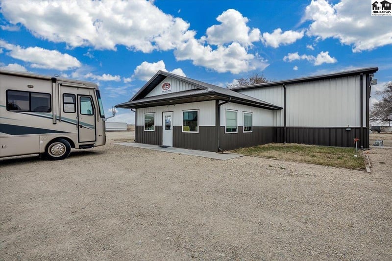 510 Main St, Haven, KS 67543