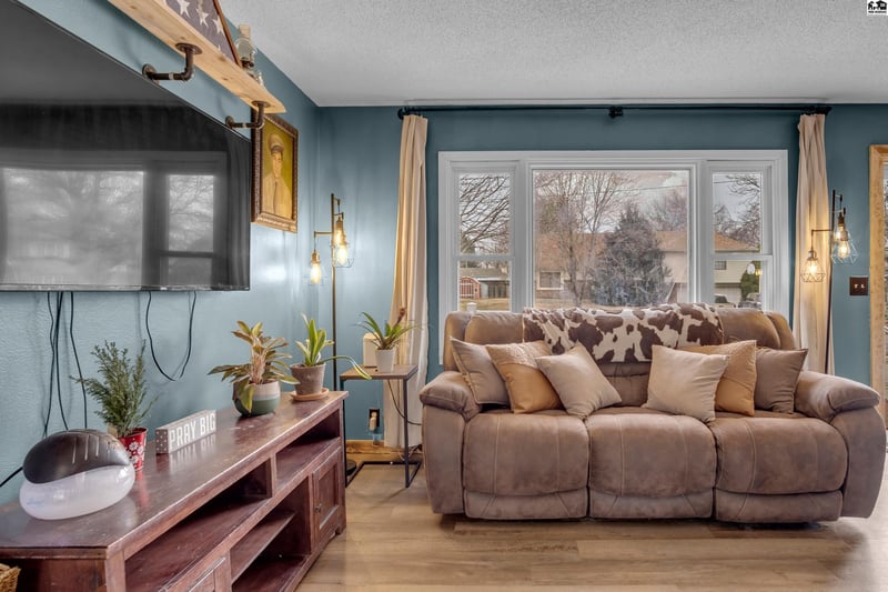 1232 Hulse St, Mcpherson, KS 67460