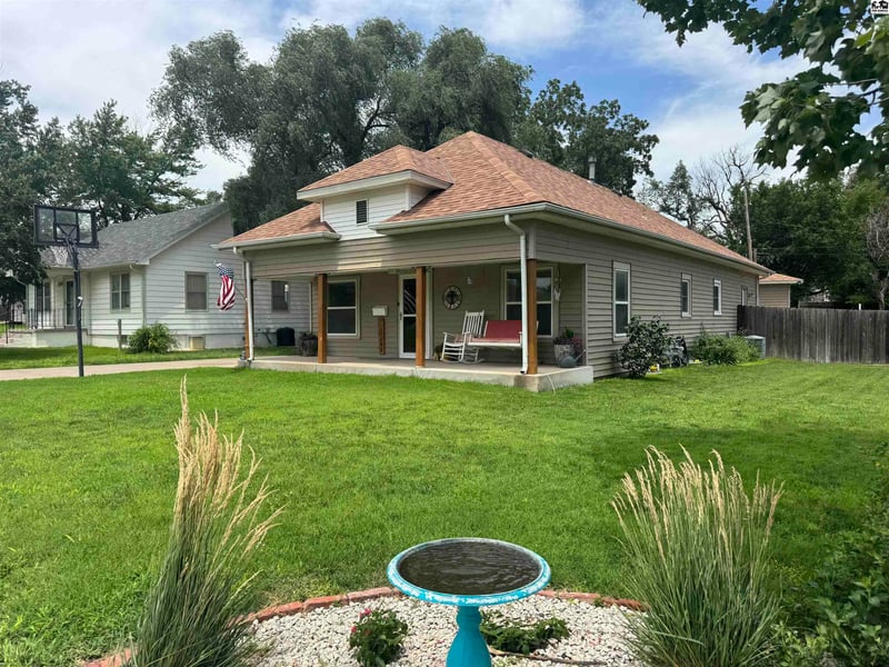 1018 3rd St, Pratt, KS 67124