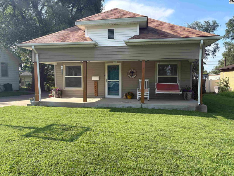 1018 3rd St, Pratt, KS 67124