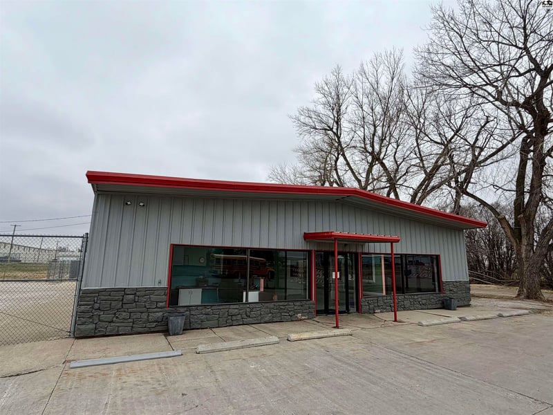 911 1st St, Mcpherson, KS 67460