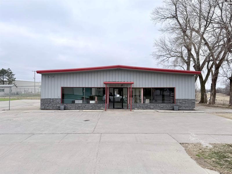 911 1st St, Mcpherson, KS 67460