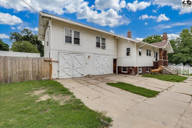 100 13th Ave, Hutchinson, KS 67501