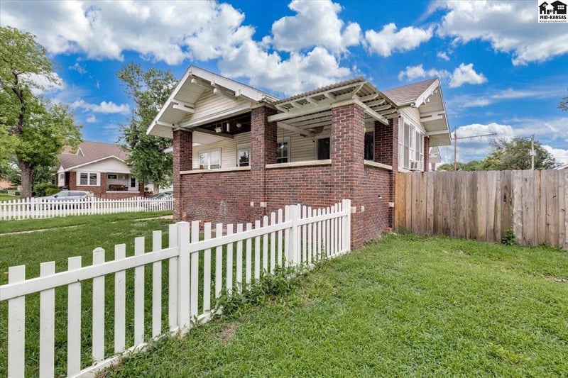 100 13th Ave, Hutchinson, KS 67501