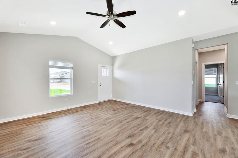 1034 Clubhouse Dr, Mcpherson, KS 67460