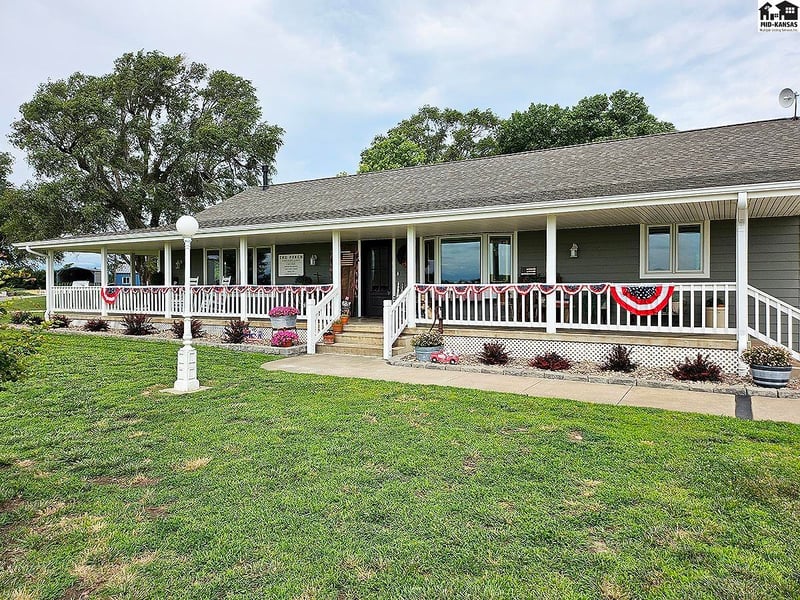 372 Wells Fargo Rd, Marquette, KS 67464