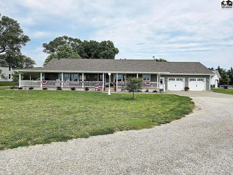 372 Wells Fargo Rd, Marquette, KS 67464