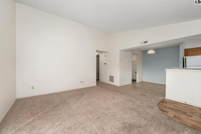 1704 24th Ave, Hutchinson, KS 67502