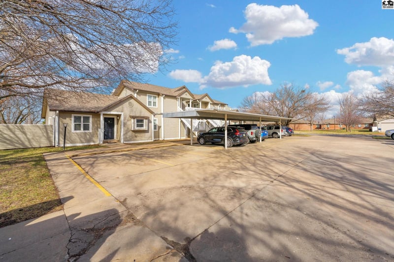 1710 24th Ave, Hutchinson, KS 67502