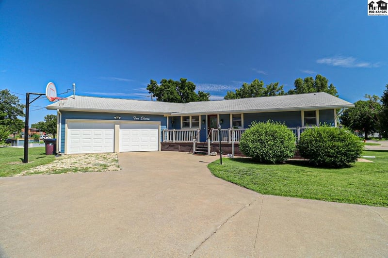 211 Pine St, Inman, KS 67546