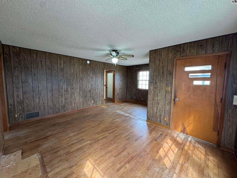 619 Stout St, Pratt, KS 67124