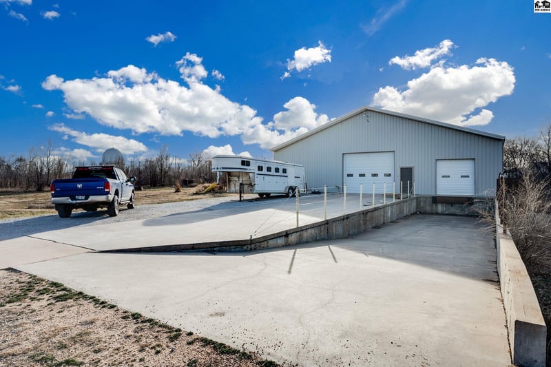2405 Wasp Rd, Hutchinson, KS 67501