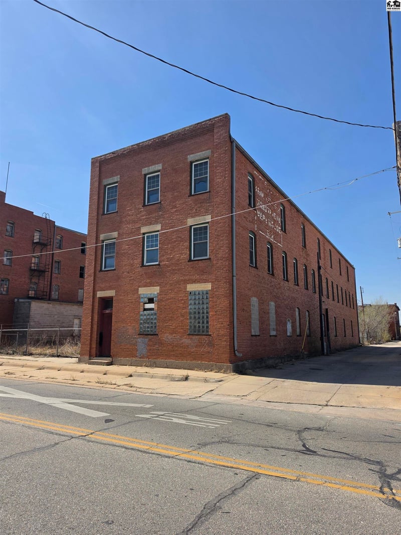 203 Plum , Hutchinson, KS 67501