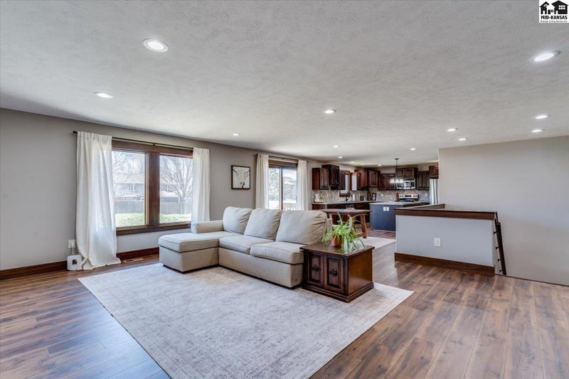 2800 Morris Rd, Hutchinson, KS 67502