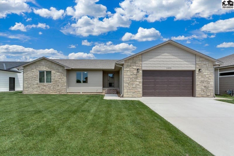 2800 Morris Rd, Hutchinson, KS 67502