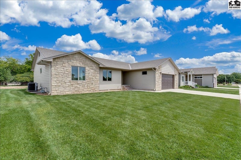 2800 Morris Rd, Hutchinson, KS 67502